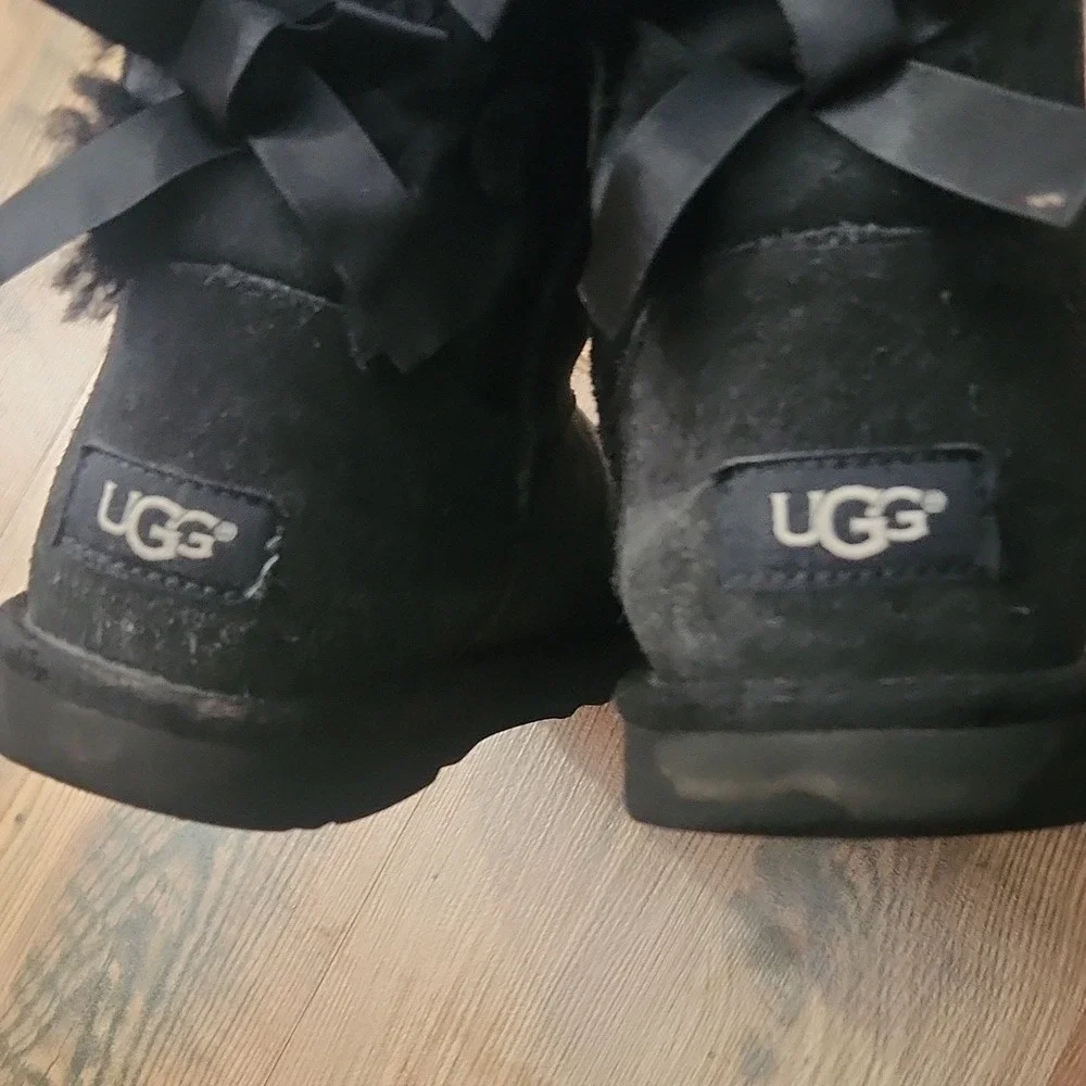 UGG Kids‎ Bailey Bow Classic Short Black Size 4 Girly Shearling Boot Warm Cozy